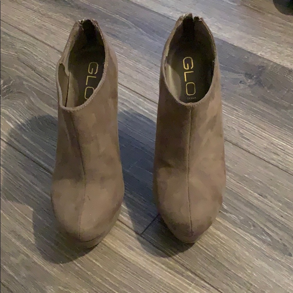 Heels - Picture 2 of 3